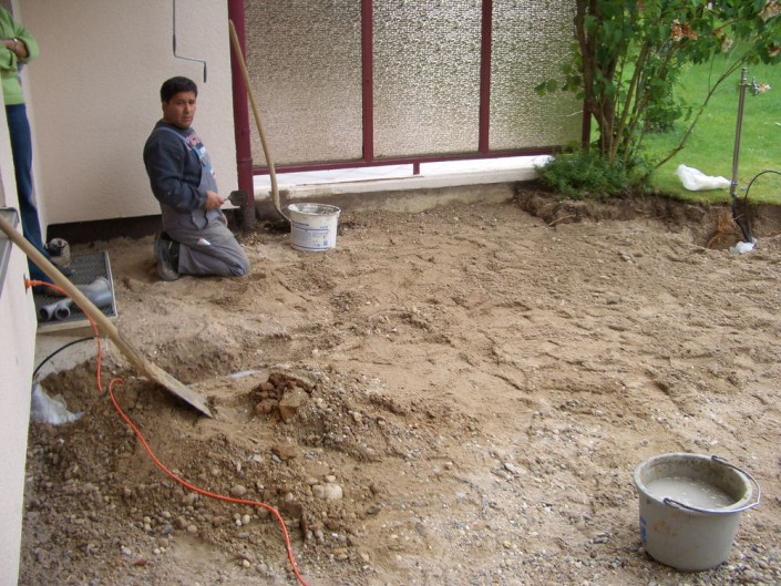 Fundament graben, Wasserleitung verlegen